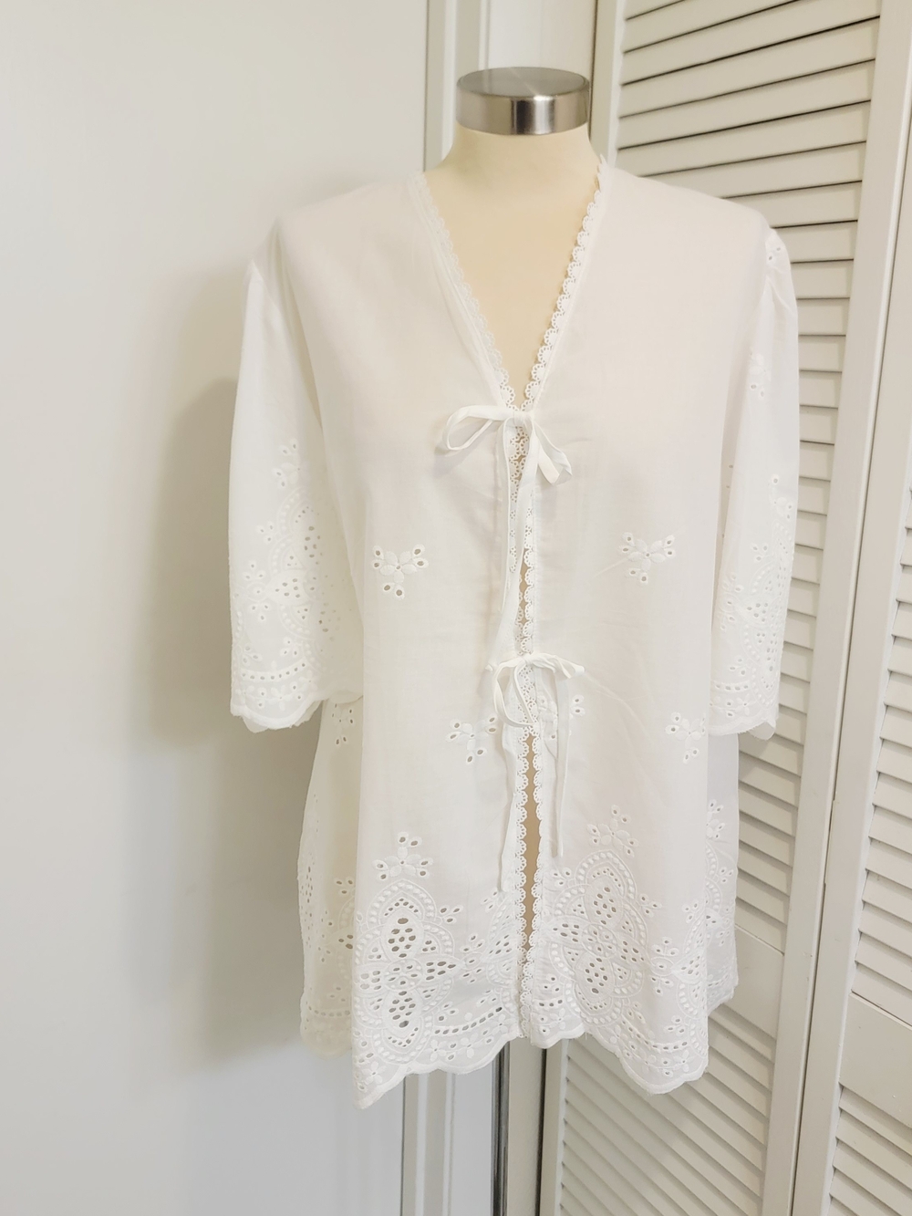 LIV LOS ANGELES TIE FRONT KIMONO NWT
